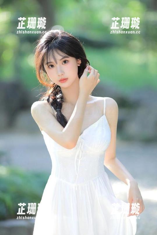 Xiuren秀人网 - 盼盼玉奴办公室魅力满分：多元风格写真套图及合集