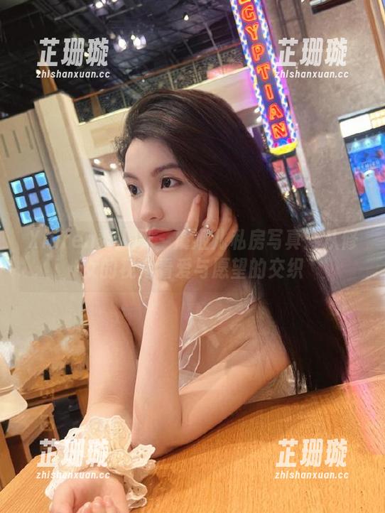 Xiuren秀人网 - 虞姬儿私房写真：从修女的视角看爱与愿望的交织
