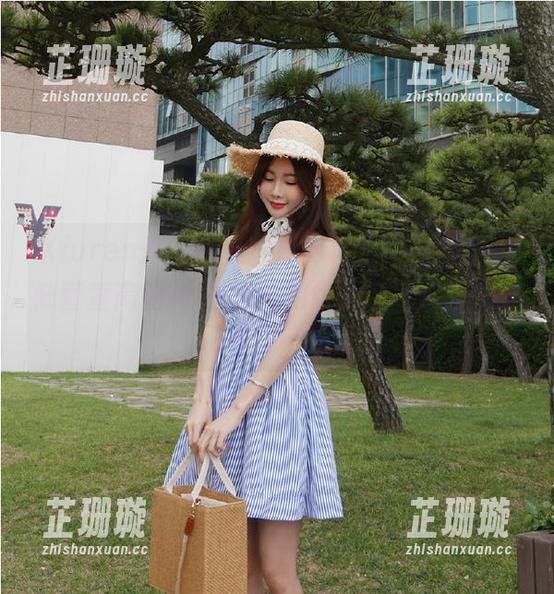 Xiuren秀人网 - 领略时尚职场的魅力，陆萱萱高清制服OL旅拍作品带给你不同的视觉体验