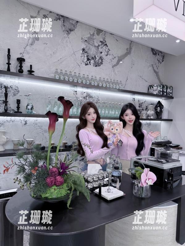 Xiuren秀人网 - 精美定制图集：陈雅漫VICKY与豹纹的时尚邂逅