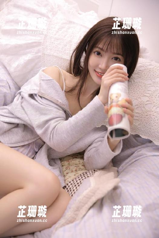 Xiuren秀人网 - 热门关注！雨儿酱eve最新网袜美图，捕捉少女心动的瞬间