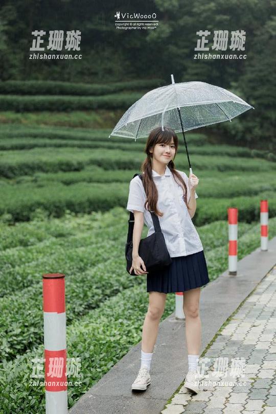 Xiuren秀人网 - 畅游夏日，黄歆苑泳装写真网盘下载，让你的视觉焕然一新！