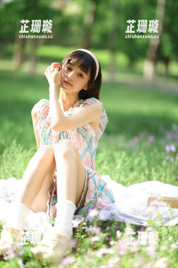 YITUYU艺图语 - 走进何屿秋的白衬衫作品集，感受独特的艺术资源魅力
