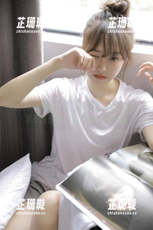 YouMi尤蜜荟 - 小海臀Rena全新灰丝写真原图分享，带你领略不同风格