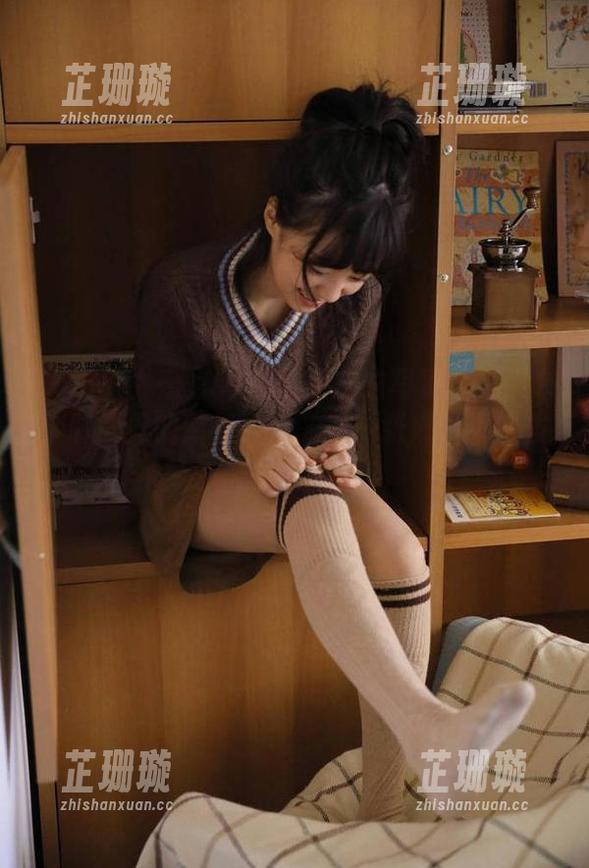 YouMi尤蜜荟-黄歆苑 YouMi尤蜜荟 - 黄歆苑皮衣写真图集发布,时尚界的新星,她的每一张照片都散发着无限魅力!
