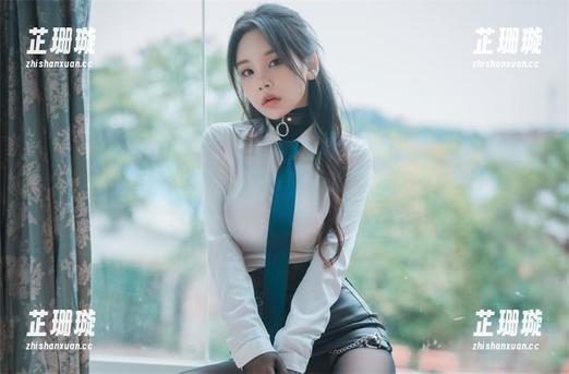 Zzyuri最新高清图集：宅家派对1圣光写真带你感受温馨