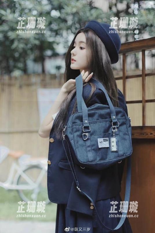 独特视角下的asagiriai(爱ちゃん)双人写真，分享原图发现新世界