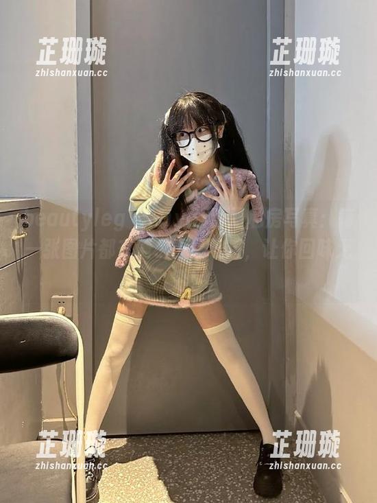 beautyleg - Miyas制服私房写真：每一张图片都充满了青春气息，让你回味无穷！