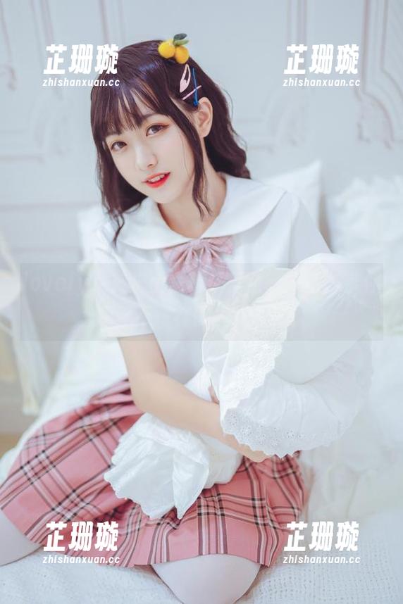 lovely呆玄护士写真系列全新更新，带你感受不一样的视觉盛宴！