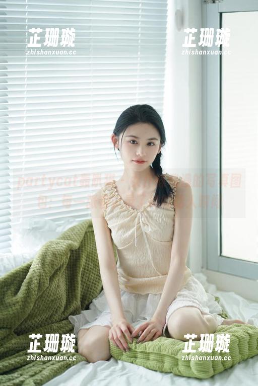 partycat轰趴猫 - 女仆陈雅漫的写真图包：每一张都记录了她的动人瞬间