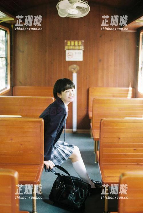サク(saku)的私房时刻：2021年Fantia写真集原图壁纸为你带来清新感受