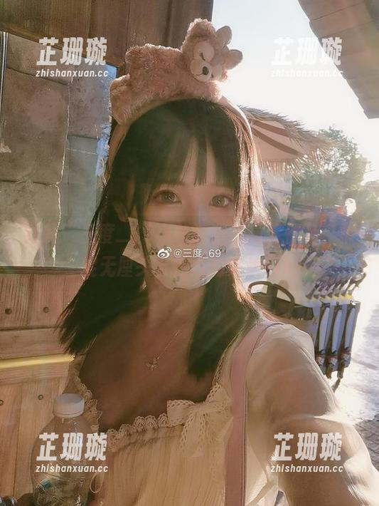 尝鲜“三度_69小羊泳装”高清作品，捕捉无厘头与性感的完美瞬间