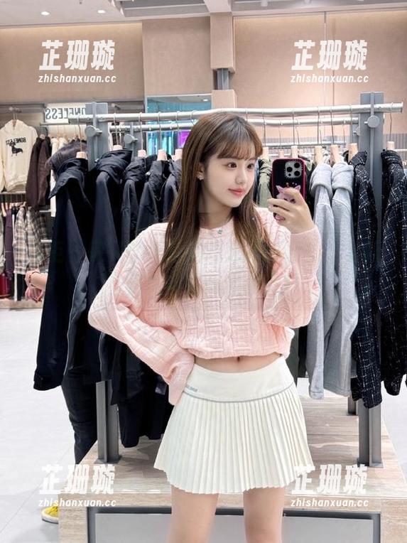 丽柜 - 敏儿的纤丝俏佳莲写真合集，全新免费内容等你来发现！