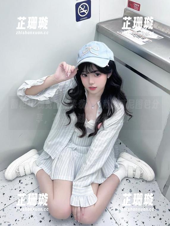 丽柜 - 视觉盛宴来袭，肖肖比基尼图包分享，不容错过的夏季回忆！