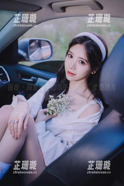 丽柜 - 探索黄芬的水手服艺术，全面图库资源带你走进时尚的海洋！