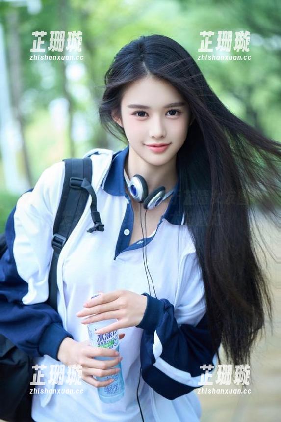 微密圈 - 不再等待！最新于芷晴女友图包发布，尽显摄影艺术的魅力