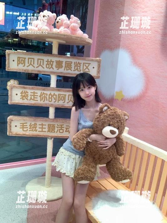 微密圈 - 独家揭秘俏妞t的会员订阅系列，全新图包更新让你无法抗拒！