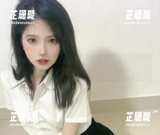 倦倦喵带你走进透明的世界，超值美图图包，快来拿走不谢！