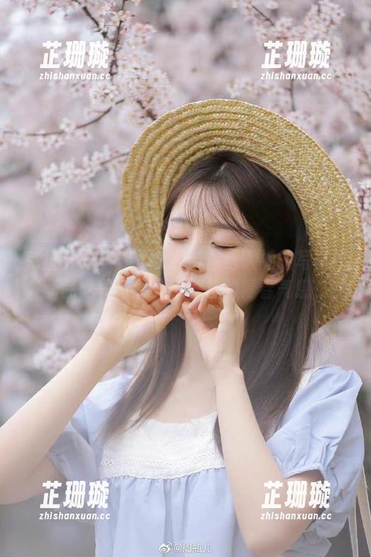 克拉女神 - 佳莹女孩带你进入她的写真作品世界，感受不一样的青春气息