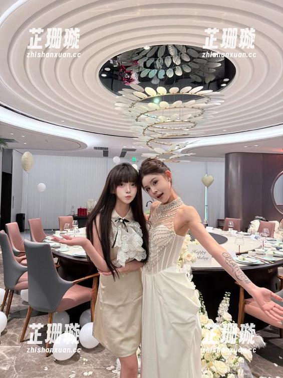 克拉女神 - 深入周迪的连体衣写真集，获取独特资源，解锁时尚灵感之门