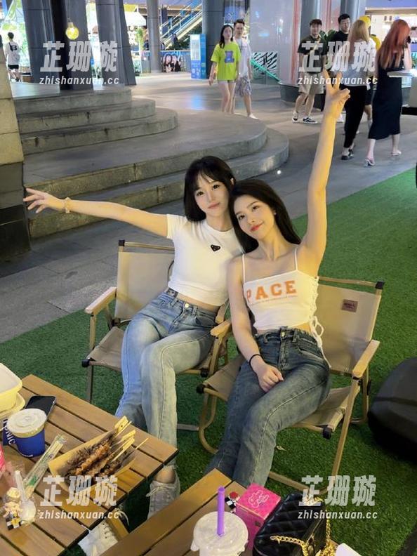 克拉女神 - 定制非凡：姜璐制服写真带你领略全新的视觉艺术体验