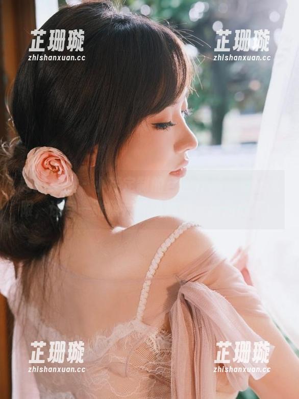 克拉女神 - 小芹定制的自拍作品，灵感无限，让每一张照片都讲述不一样的故事！