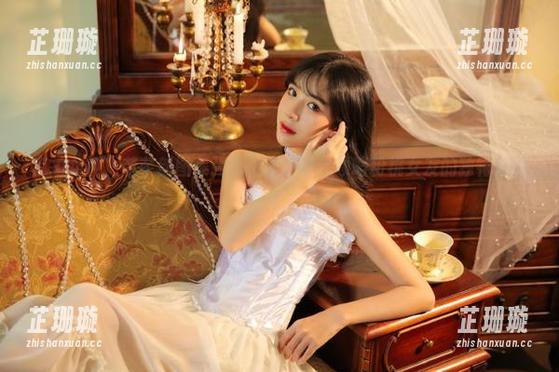 克拉女神 - 芊芊新图集强势更新，带你领略粉桃女友的独特魅力！