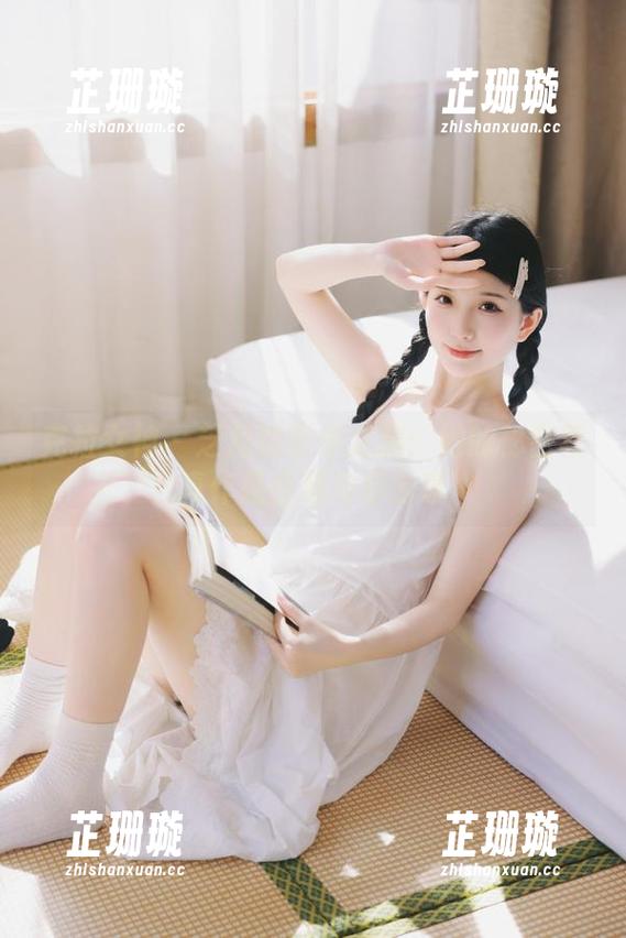 克拉女神 - 芝月的艺术之旅：她的秘密写真作品合集与你分享