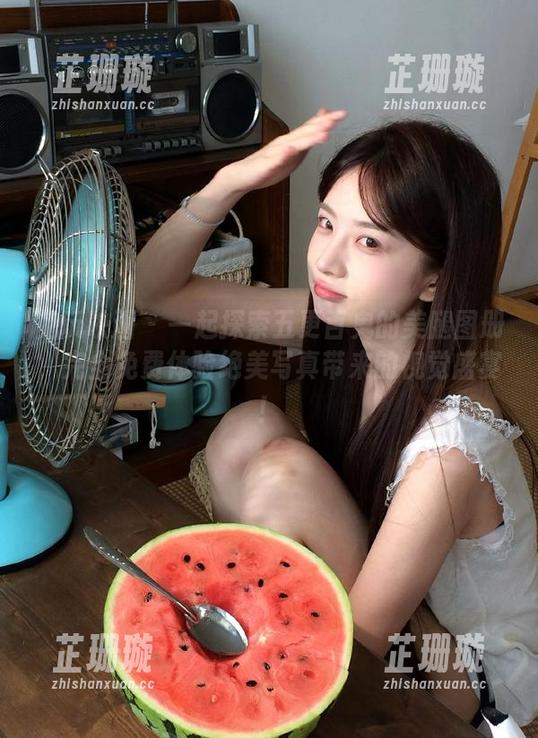 兔玩映画 - 一起探索五更百鬼的美腿图册，完全免费体验绝美写真带来的视觉盛宴！