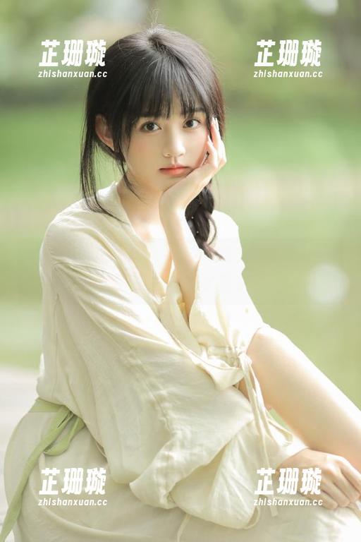 兔玩映画秘书狐系列：一场关于美图与写真艺术的视觉盛宴