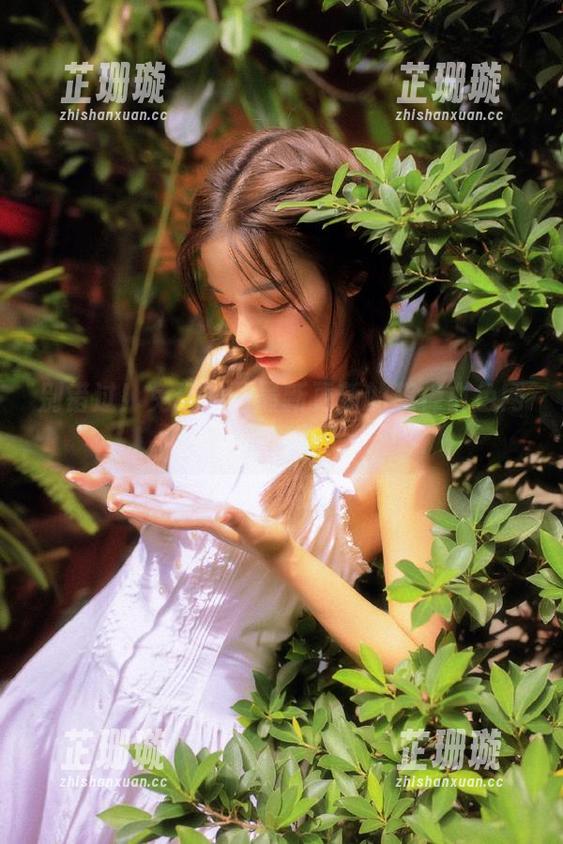 别错过！兔玩映画最新更新的超棒白色网袜写真作品