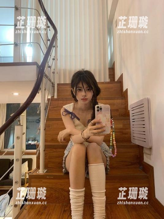 探索兔玩映画的阳光与黑丝：如梦如幻的原图与图包