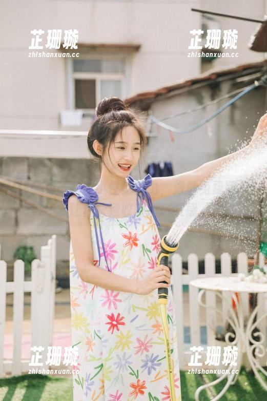 体验兔玩映画小性感魅力，海量免费照片让你快速收获摄影灵感