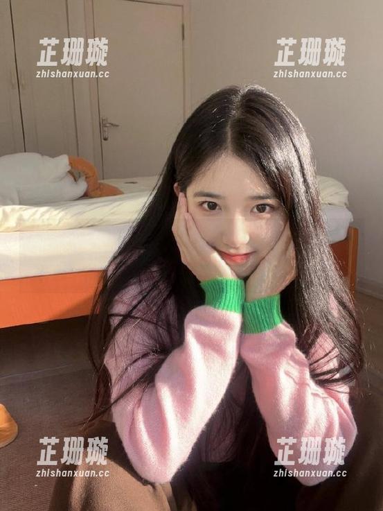 微密圈 - 惊艳女孩周妍希的免费泳装套图，带你领略不一样的美丽生活！