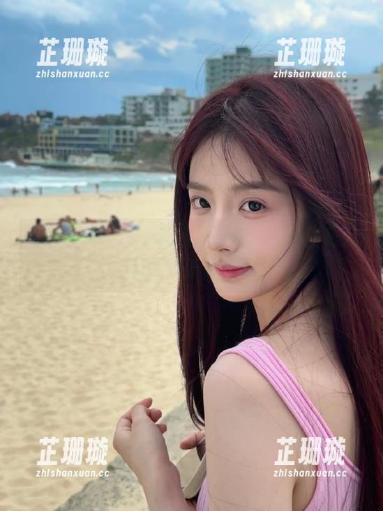 唐韵写真 - 带上眼镜，跟随妮妮的图包开启时尚新冒险！