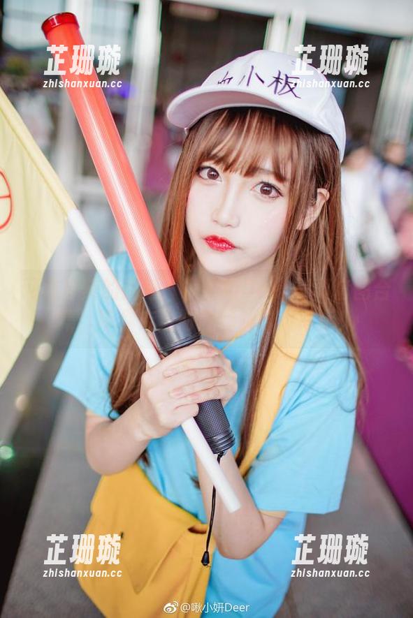 网袜与美的邂逅：啾小妍Deer写真套图合集，带你走进时尚的潮流风向标！