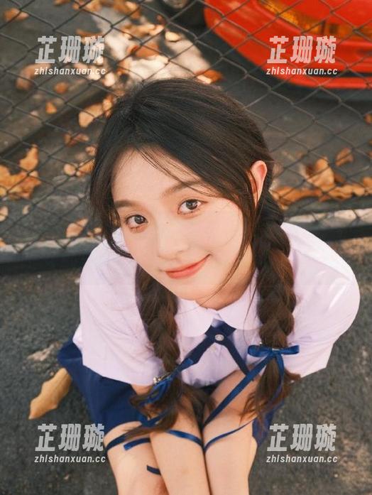 可爱熊女孩白丝全新写真作品上线，尽在《喵写真》，快来下载精彩内容吧！