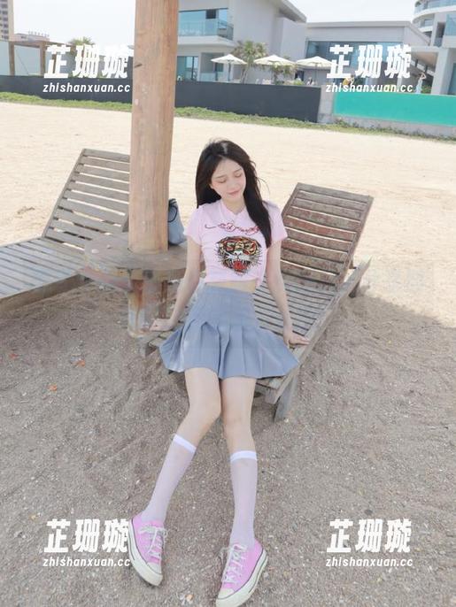 喵糖映画全新黑色制服少女图包，分享时刻别让你的朋友嫉妒！