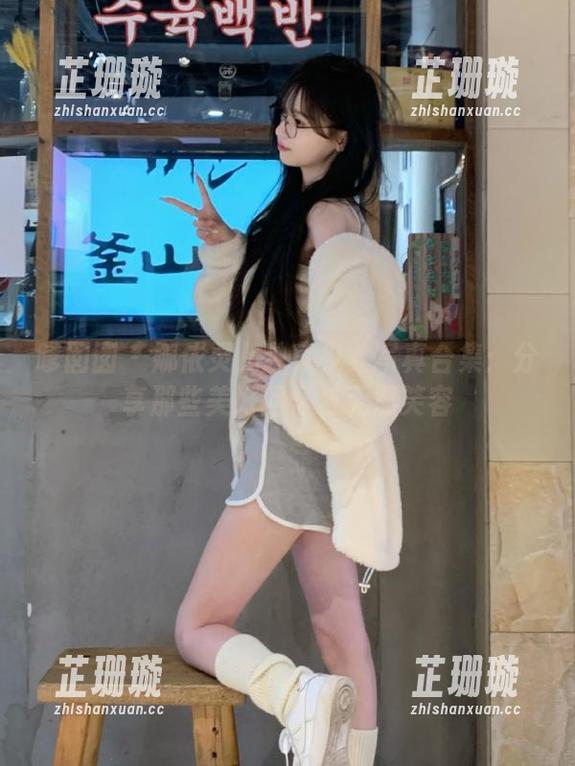 嗲囡囡 - 娜依灵儿独家少女写真合集：分享那些美好回忆与无邪笑容