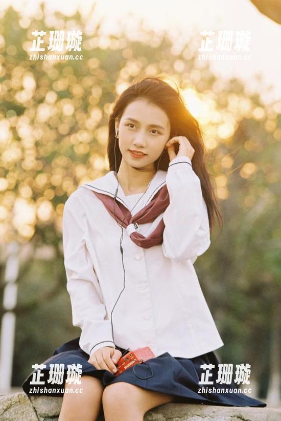嗲囡囡 - 高清清纯摄影：还是陈梵妮的写真资源，尽显她的自然魅力与优雅