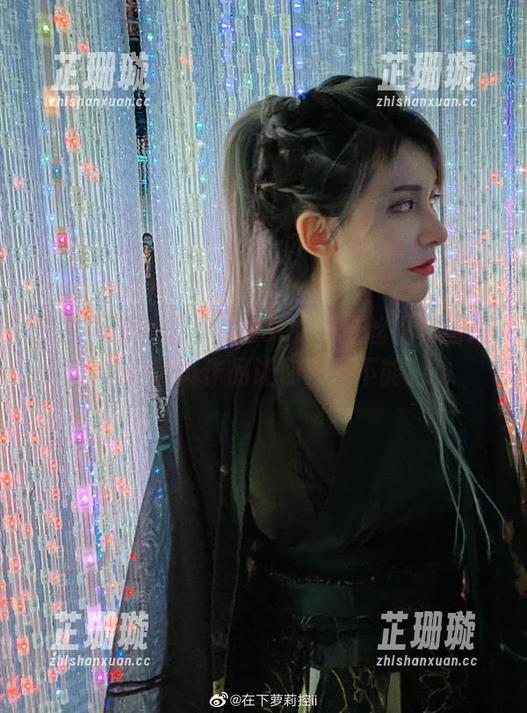 “在下萝莉控ii”的300万粉丝福利图片包，黑贞作品让你欲罢不能！