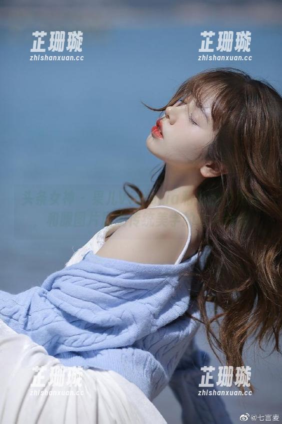 头条女神 - 果儿Victoria私拍独特视角，和服图片展现传统美学的动人瞬间