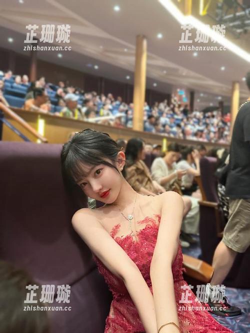 头条女神 - 潘朵拉全新学妹图集火热上线，带你重温青春记忆与欢笑时光