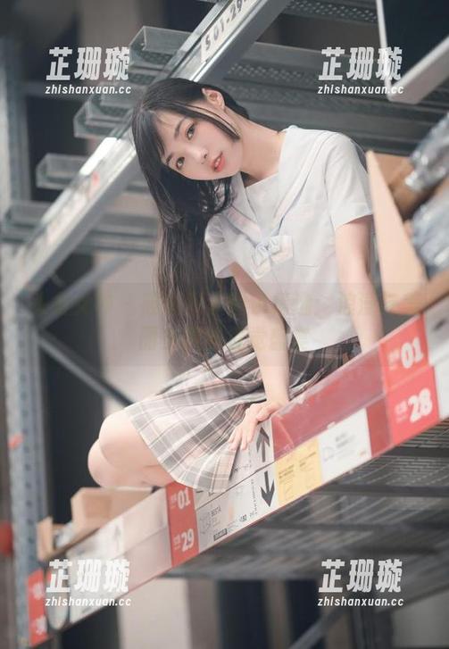 头条女神 - 筱溪双人图包精选：浪漫与美丽交织的视觉盛宴