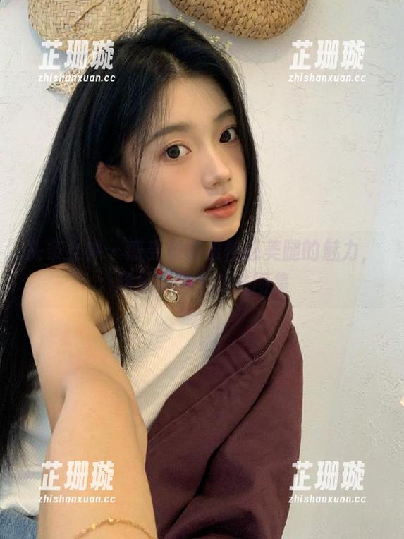 头条女神 - 感受莫晓希性感美腿的魅力，超级美图大放送图集