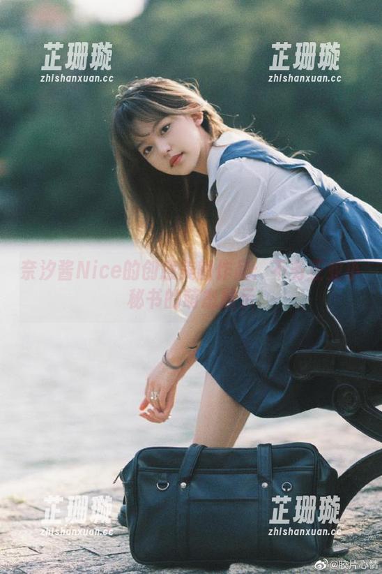 奈汐酱Nice的创意美图作品：不务正业小秘书的萌态展示