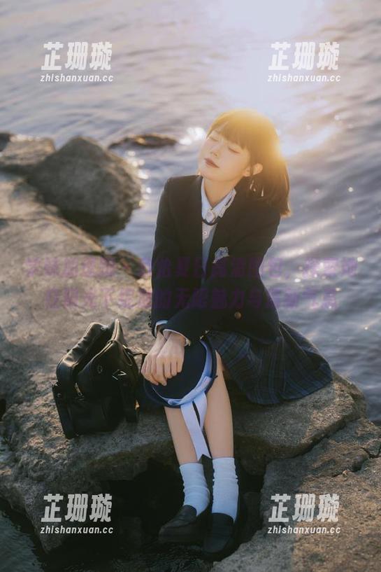 学妹加速跑-欣怡 学妹加速跑 - 欣怡夏日高清图包,探索她在阳光下绽放的无限魅力与清新气息