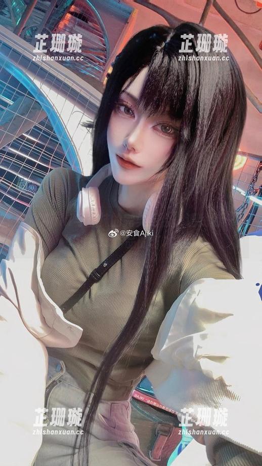 安食Ajiki与丝袜的完美结合，让我们一同探讨cos作品的艺术魅力