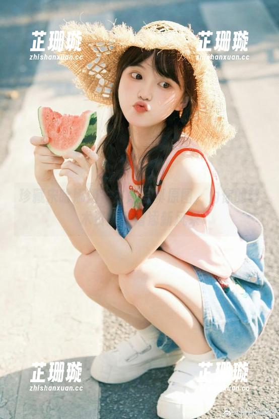 珍藏宋哈娜奶牛主题写真原图，为你的艺术资源库增添新风采