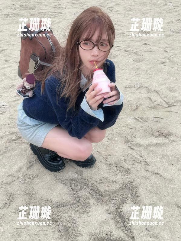 微密圈 - 视觉盛宴来了，免费宋昱欣空姐图包助你开启美丽之旅！